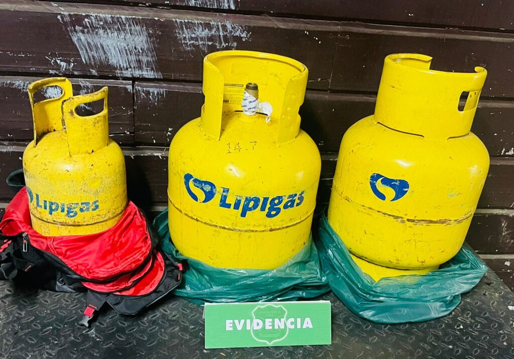 Robaron cilindros de gas: Detienen a dos sujetos que asaltaron vivienda en Aysén